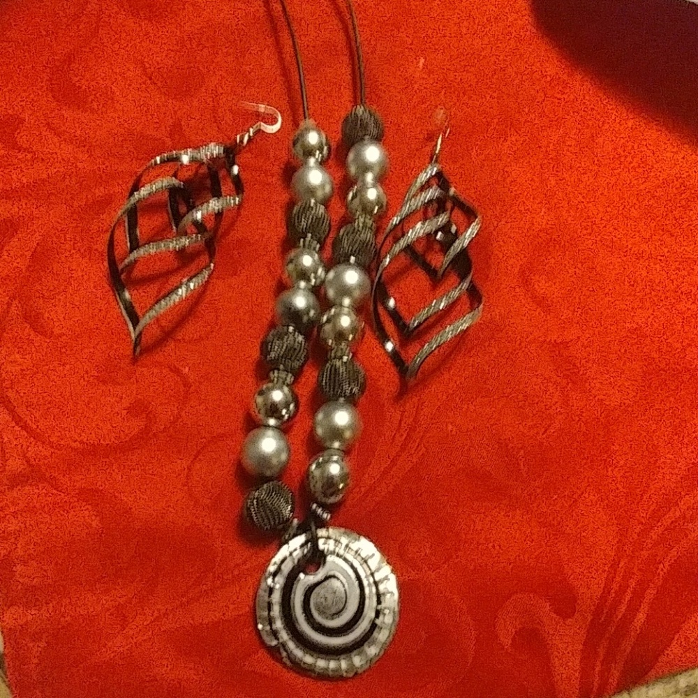 🆕black and silver